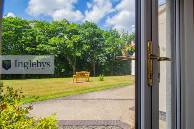 2 bed Apartment for sale Image 4