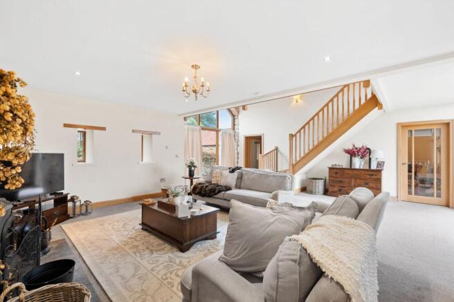 4 bed Barn Conversion to rent Image 10