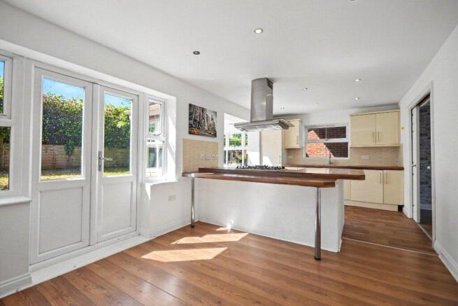 4 bed Detached for sale Image 11