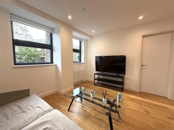 Living Room Pic 3.jpeg