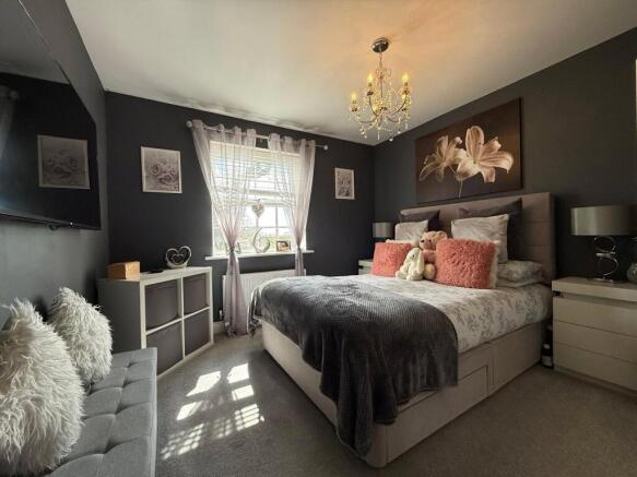 4 bed Semi-Detached for sale Image 8