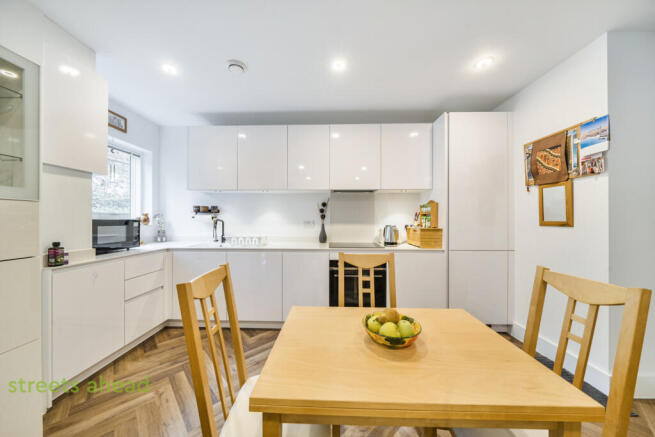 803d8e5e-0aa2-40b...