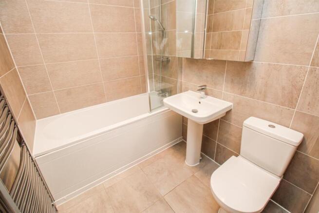 4 bed Detached for sale Image 11