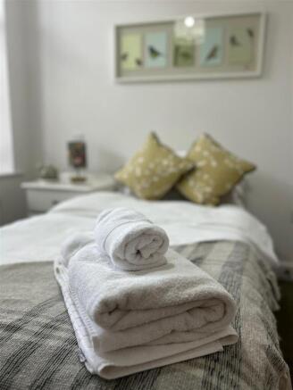 2 bed Apartment to rent Image 8