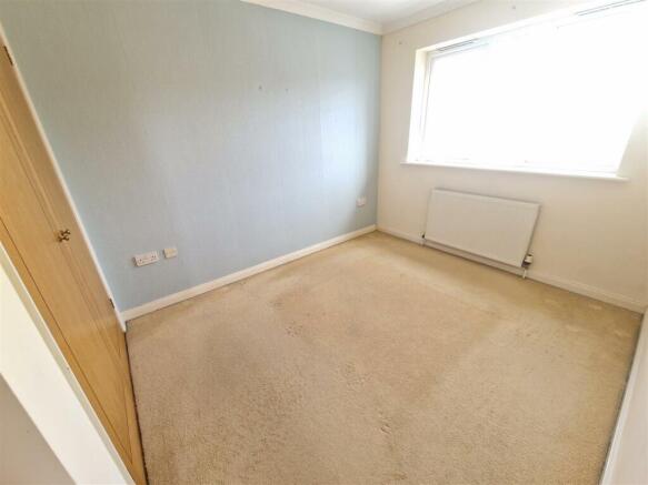 PRINCIPAL BEDROOM:
