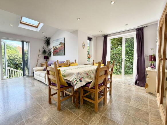 5 bed Detached for sale Image 12