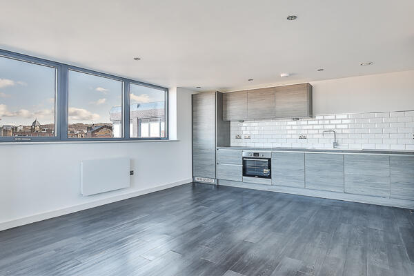 2 bed Apartment to rent Image 11