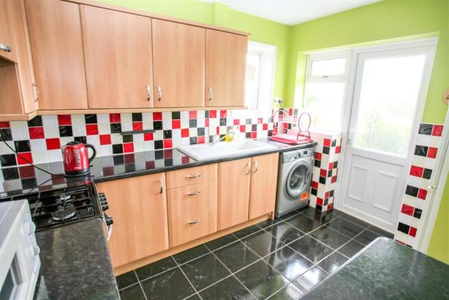 FITTED KITCHEN