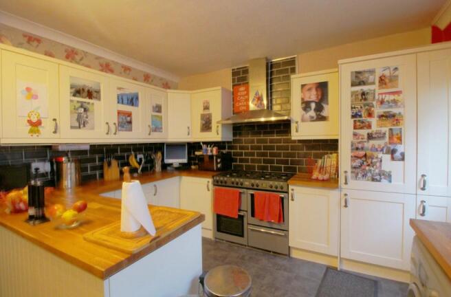 KITCHEN CLOSE UP