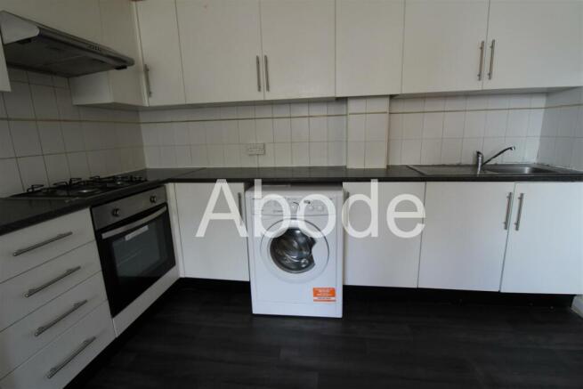6 bed House to rent Image 6