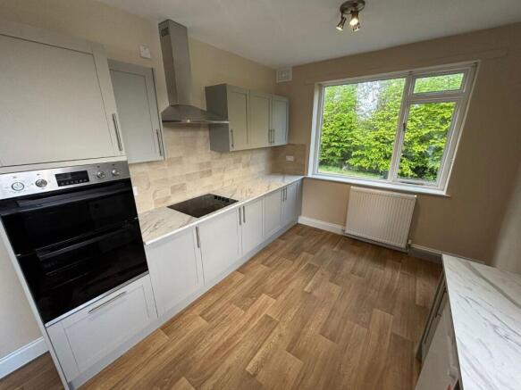4 bed Detached to rent Image 5