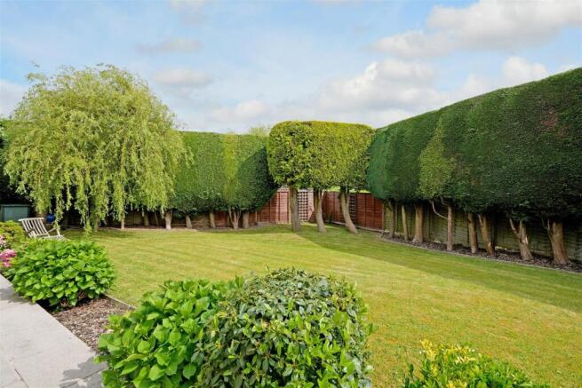 5 bed Detached for sale Image 5