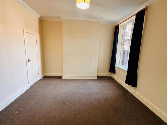 2 bed Terraced to rent Image 6