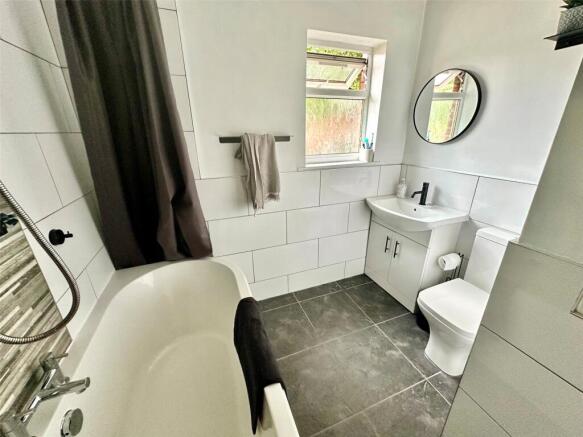 3 bed Semi-Detached for sale Image 11