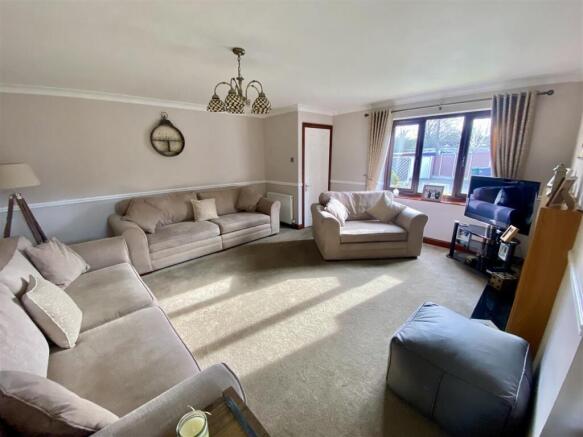 4 bed Detached for sale Image 5