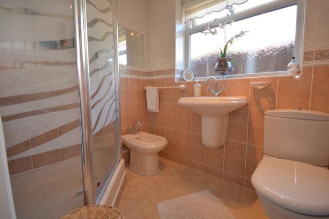 Buckingham Drive, Byram (18)Shower Room