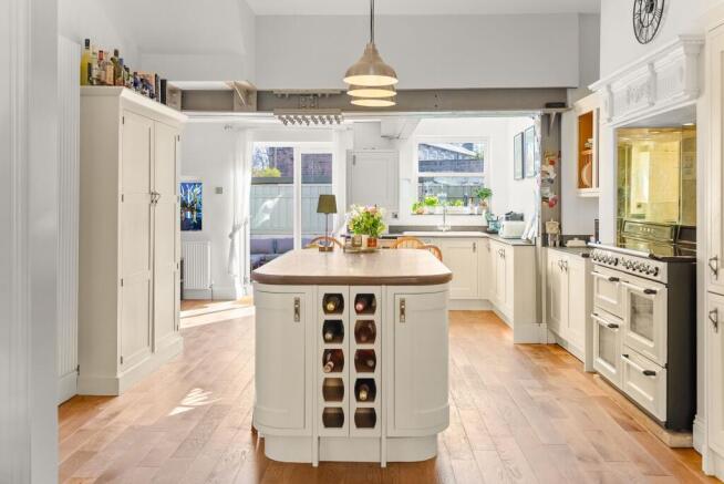 4 bed Terraced for sale Image 10