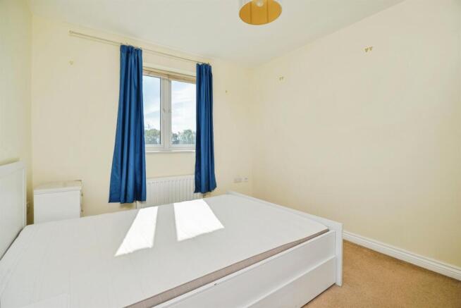 2 bed Flat for sale Image 7