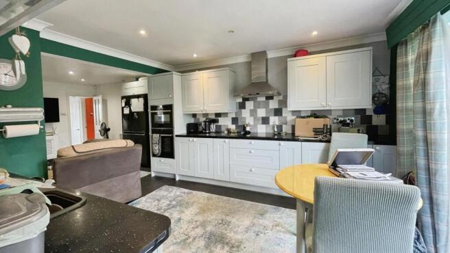 Abbott Close, Basingstoke, RG22 photo 4