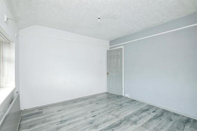 3 bed Semi-Detached for sale Image 8