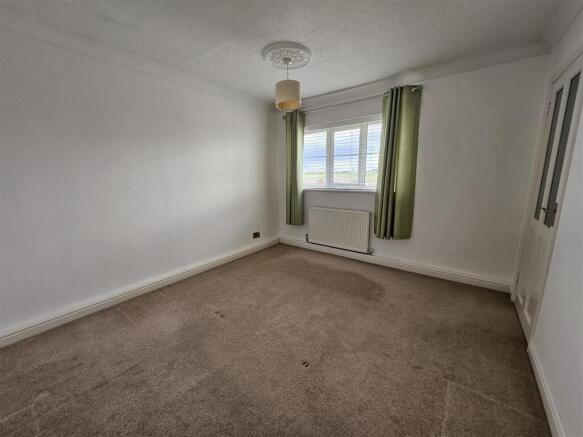 2 bed Town House to rent Image 5