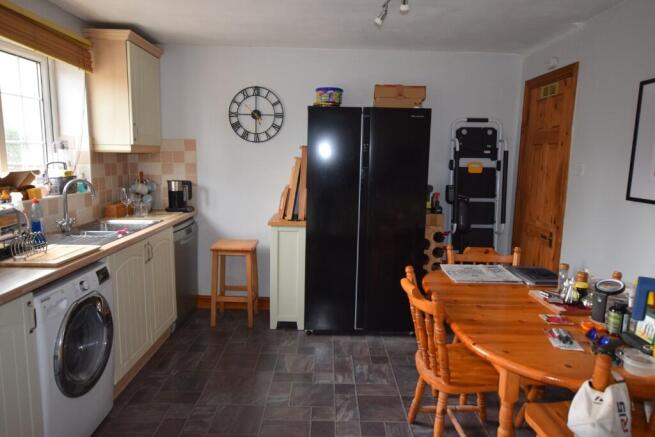 3 bed Semi-Detached for sale Image 6