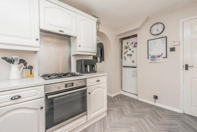 4 bed Semi-Detached for sale Image 6