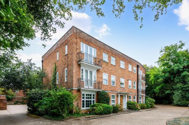 OXFORD COURT