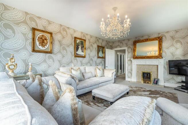 4 bed Detached for sale Image 9