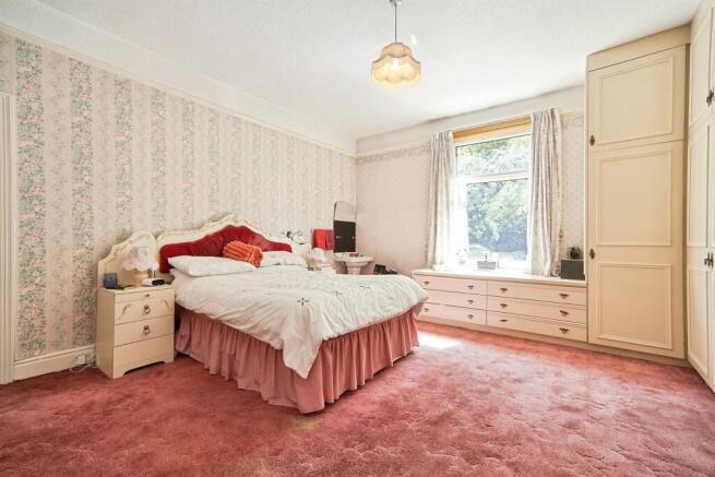 5 bed Semi-Detached for sale Image 7
