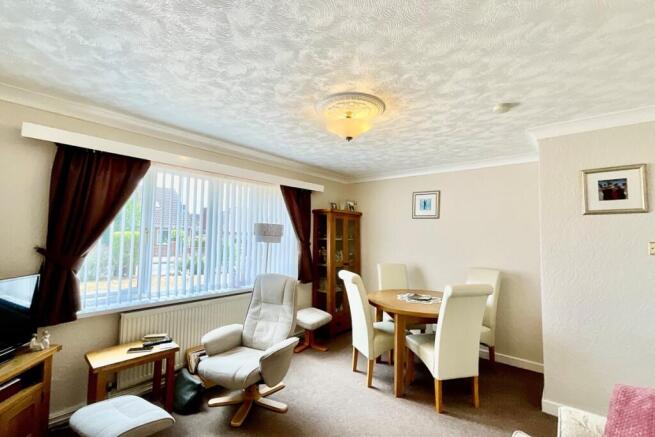 2 bed Flat for sale Image 4