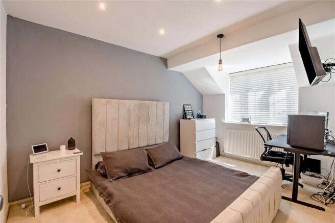 6 bed Detached for sale Image 11
