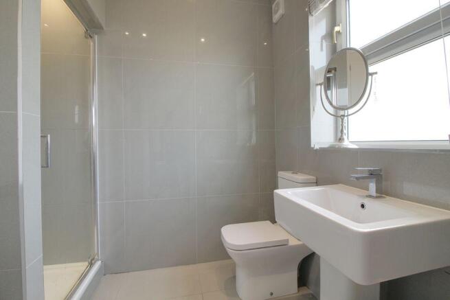 Ensuite to Bed 1
