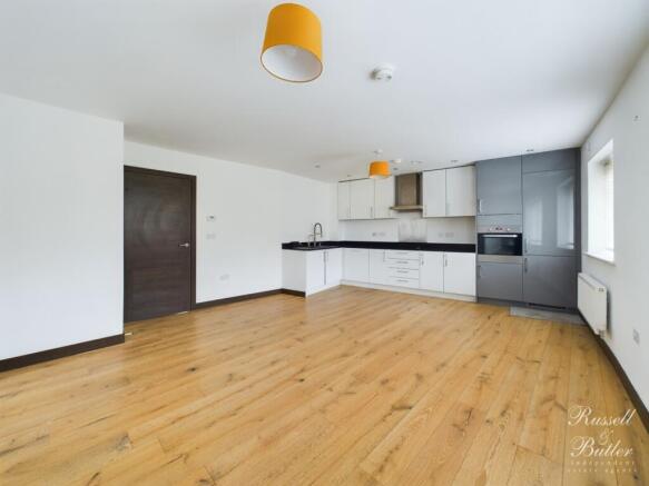 CAM02127G0-PR0235-STILL007