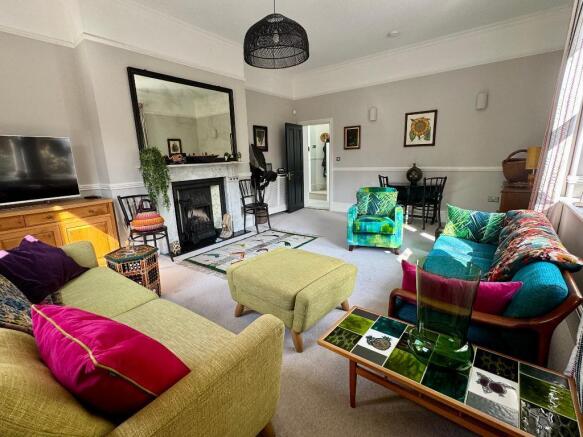 Large sumptuous sitting room