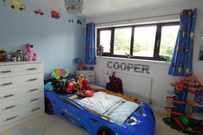 BEDROOM 2