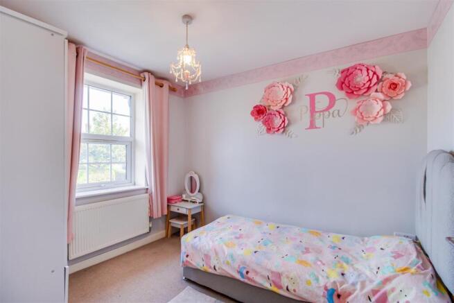 3 bed Town House for sale Image 6