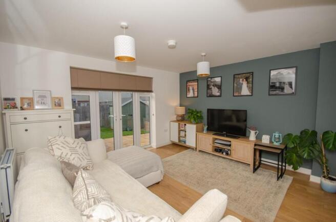 Living room pic 2.jpg
