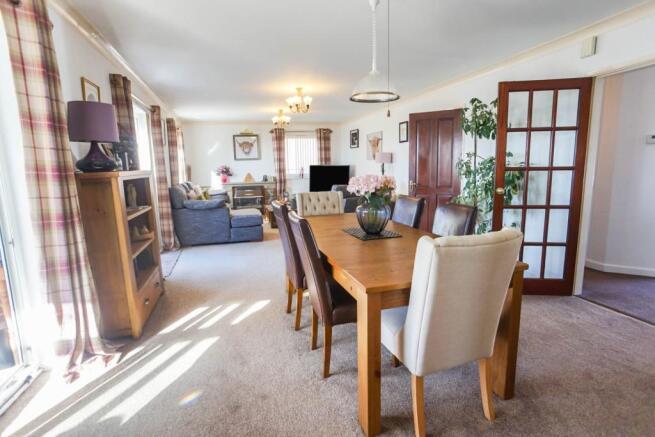 Lounge/Dining Room