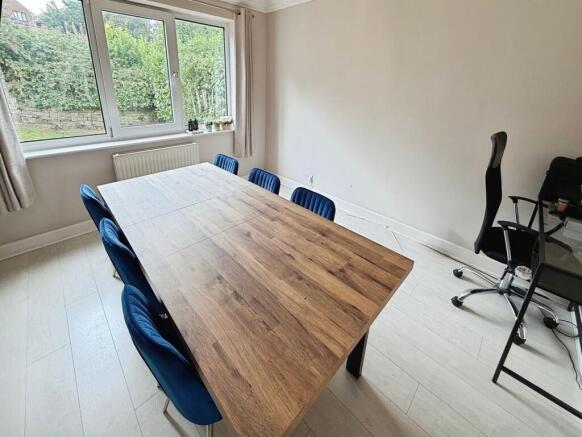 5 bed Detached for sale Image 5