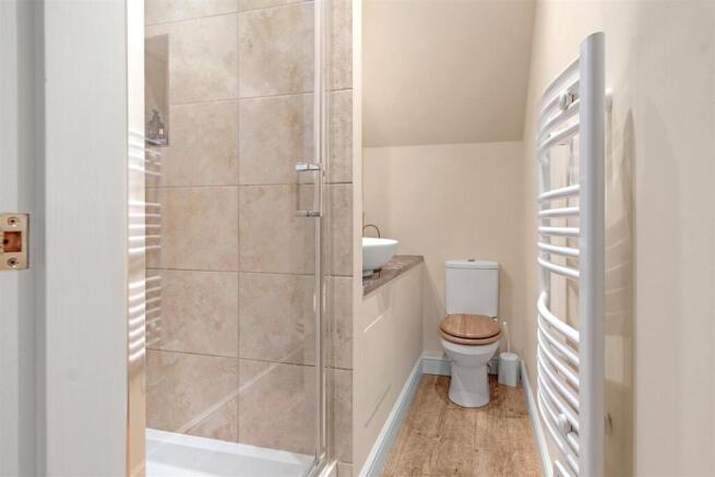 6 bed Detached for sale Image 12