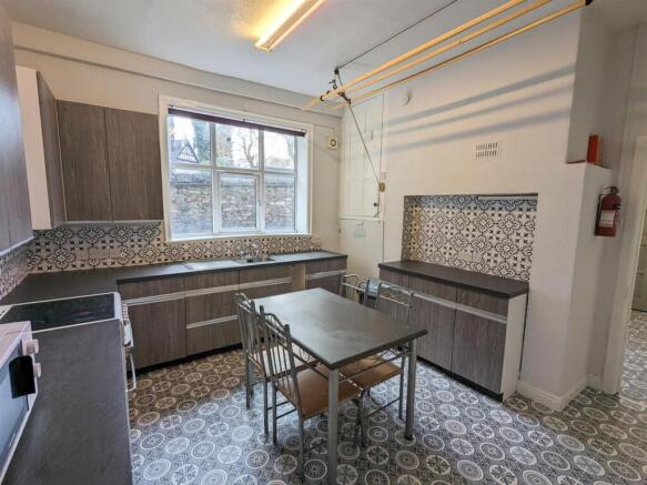 Kitchen 1.jpg