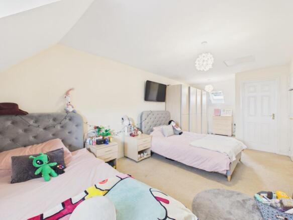 3 bed Terraced for sale Image 8