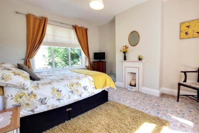 5 bed Detached for sale Image 12