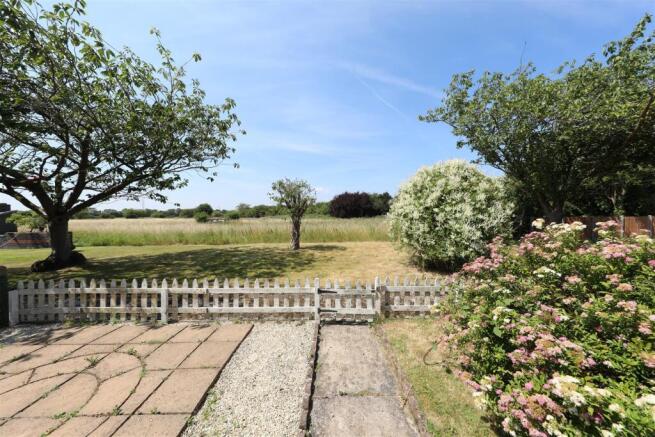 3 bed Semi-Detached for sale Image 3