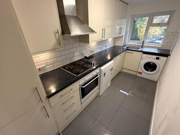 FITTED KITCHEN