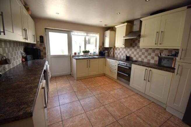 Kitchen 2.JPG