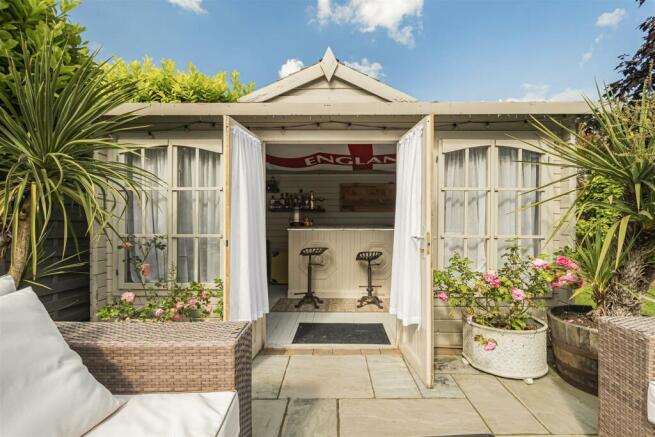 2 Cleveland Close39.jpg