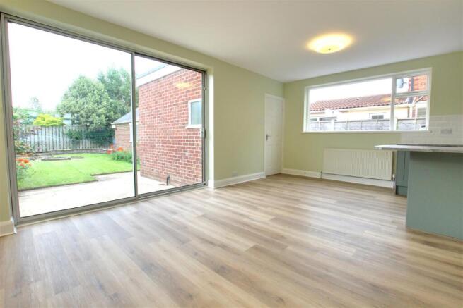 4 bed Semi-Detached for sale Image 11