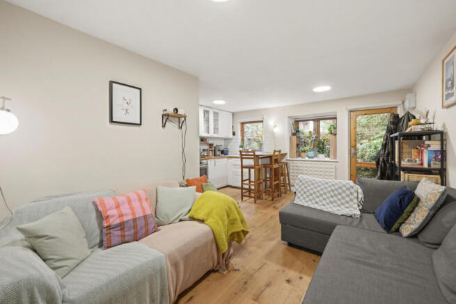 1 bedroom garden flat for sale in Bakers Hill, E5